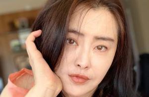 52歲王祖賢曬近照，羨煞同年齡段女星，同為67年生為何差距如此大