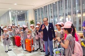 曝91歲李嘉誠近照，小33歲女友全程攙扶，網友：真正的紅顏知己