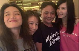 林心如素顏出鏡與閨蜜聚會，藏在舒淇身後賣萌一臉疲憊