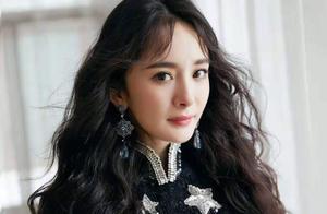 楊冪的身材太棒了，輕鬆駕馭星星旗袍，完美變身民國美女