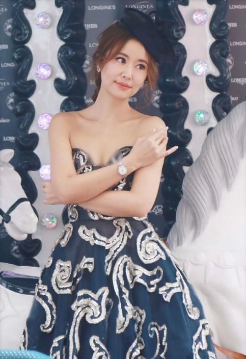 43歲林心如撞上38歲任家萱！同穿露肩裝，可不是差5歲那麼簡單！