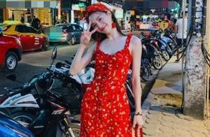 鍾楚曦撞上關曉彤，同穿碎花裝，明明相差5歲，少女感卻不相上下