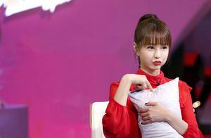 42歲大S撞上30歲沈夢辰，同穿紅色造型，卻美得不相上下