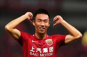 他出身魯能足校卻不被重視，離開之後迎來爆發，如今已成當紅國腳