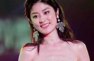 她22歲一炮而紅，嫁給相戀16年的富豪，如今生活圓滿