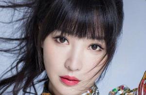 柳岩甜美的手機壁紙，她扎馬尾辮的樣子，就像一個青春少女