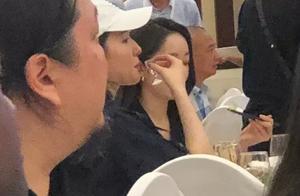 劉亦菲景甜聚會合照，天仙喝酒上臉好明顯，佟麗婭怎麼這麼白了？
