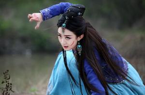 趙麗穎息影首現身，身材恢復不錯，看來馮叔照顧不錯