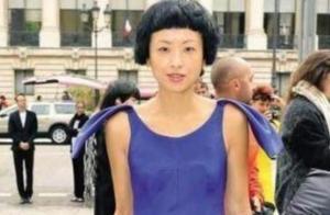 她與劉德華合作出道，長得丑卻嫁天王生女，今45歲被丈夫寵成公主