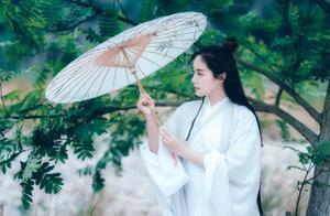 「老婆，我媽這月三千元的生活費給了嗎」「你太孝順了，離婚吧」