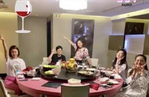 林心如打扮青春滿滿的少女感，與舒淇林熙蕾等人開心合照