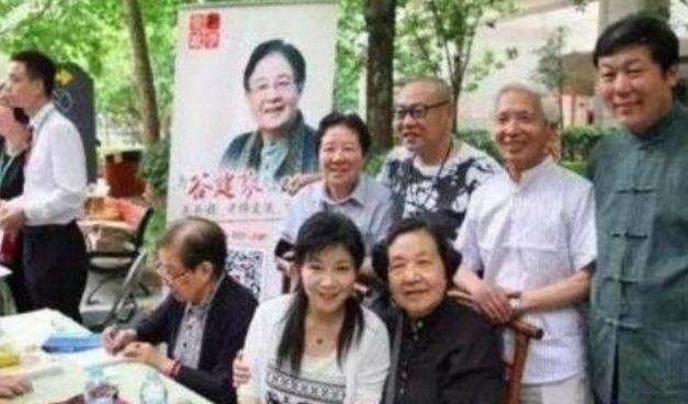 趙薇不再沉默，14字回應婚姻現狀，網友：看清真面目了