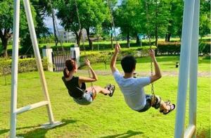 林志穎和嬌妻一起盪秋天，陳若儀的項鍊被指「有心機」