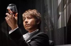 曾是當紅小生，42歲時娶追了14年的女星，今結婚10年卻膝下無子