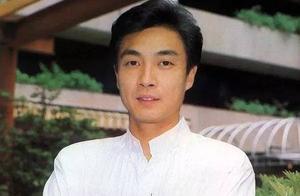 70歲老戲骨劉松仁，娶小20歲嬌妻，至今沒有兒女讓人遺憾！