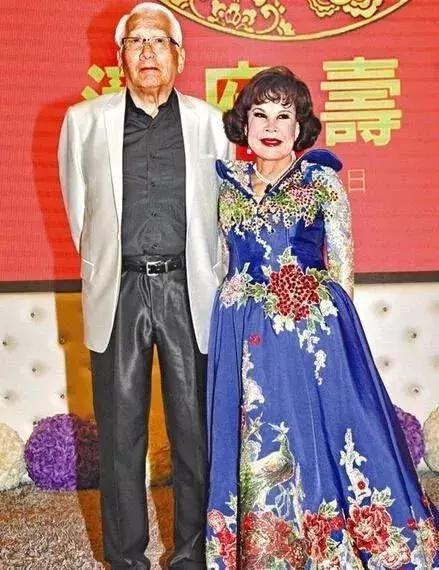 「當小三生6子」70歲仍無名分兒女疏遠 整型上癮「素顏嚇跑小偷」今83歲遇真愛！