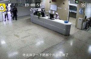 哭了！石家莊外賣小哥冒雨送餐摔倒 後面發生的事真暖