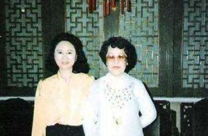 她和老師相戀結婚，懷孕2次，2次誕下龍鳳胎，生下一女名揚天下