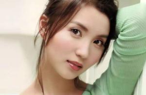 「粉紅女郎」陳好帶2女兒外出，她老公這個小動作，真羨慕