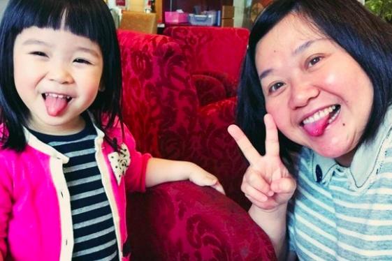 粉紅豬「鍾欣淩」結婚7年淚飆：「我要離婚！」原來44歲「高齡連生2女」的她，讓人心疼！