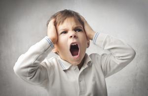 12歲的男孩把昏迷的女孩打死，父母對孩子的責罰真的那麼可怕嗎？