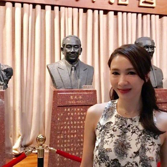拆穿假「凍齡女神」！趙雅芝滿臉皺紋、溫碧霞粉底超厚、朱茵臉都垮了、黎姿僵到不會笑！