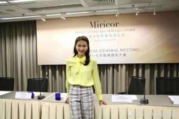 拆穿假「凍齡女神」！趙雅芝滿臉皺紋、溫碧霞粉底超厚、朱茵臉都垮了、黎姿僵到不會笑！