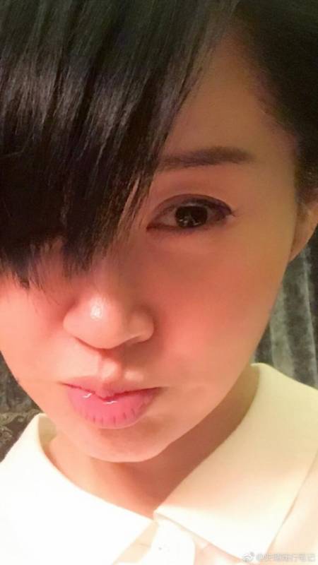 拆穿假「凍齡女神」！趙雅芝滿臉皺紋、溫碧霞粉底超厚、朱茵臉都垮了、黎姿僵到不會笑！