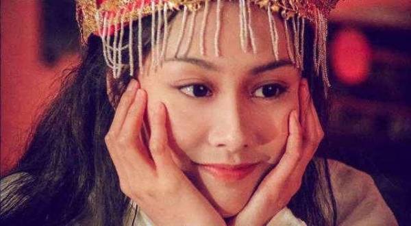 拆穿假「凍齡女神」！趙雅芝滿臉皺紋、溫碧霞粉底超厚、朱茵臉都垮了、黎姿僵到不會笑！