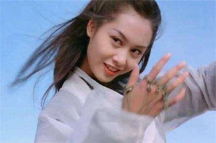 拆穿假「凍齡女神」！趙雅芝滿臉皺紋、溫碧霞粉底超厚、朱茵臉都垮了、黎姿僵到不會笑！