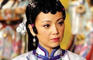 曾經掌摑劉嘉玲的她，是鄧萃雯的同班同學，至今未婚是師奶專業戶