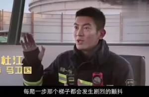 從《紅海行動》到《烈火英雄》這個硬漢真會挑戲