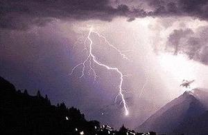 九江一年竟發生這麼多次雷電？多人被雷擊傷亡