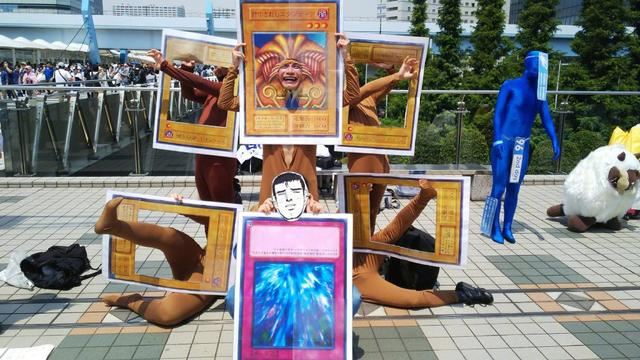 有人把黑暗大法師+激流葬那張圖COS出來了