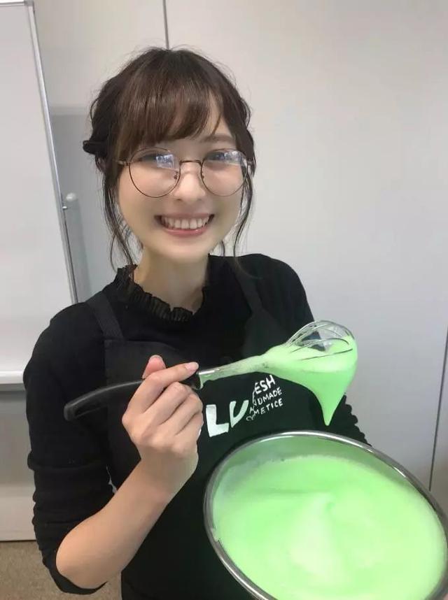 這家聲優事務所裡都是搞笑藝人，松岡和佐倉沒有一個是正常人