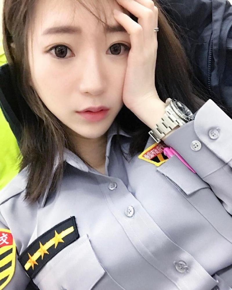 桃園平鎮正妹交通警察Angel Lin，生活照超犯規身材讓人驚呆！