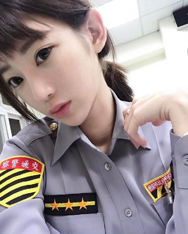 桃園平鎮正妹交通警察Angel Lin，生活照超犯規身材讓人驚呆！