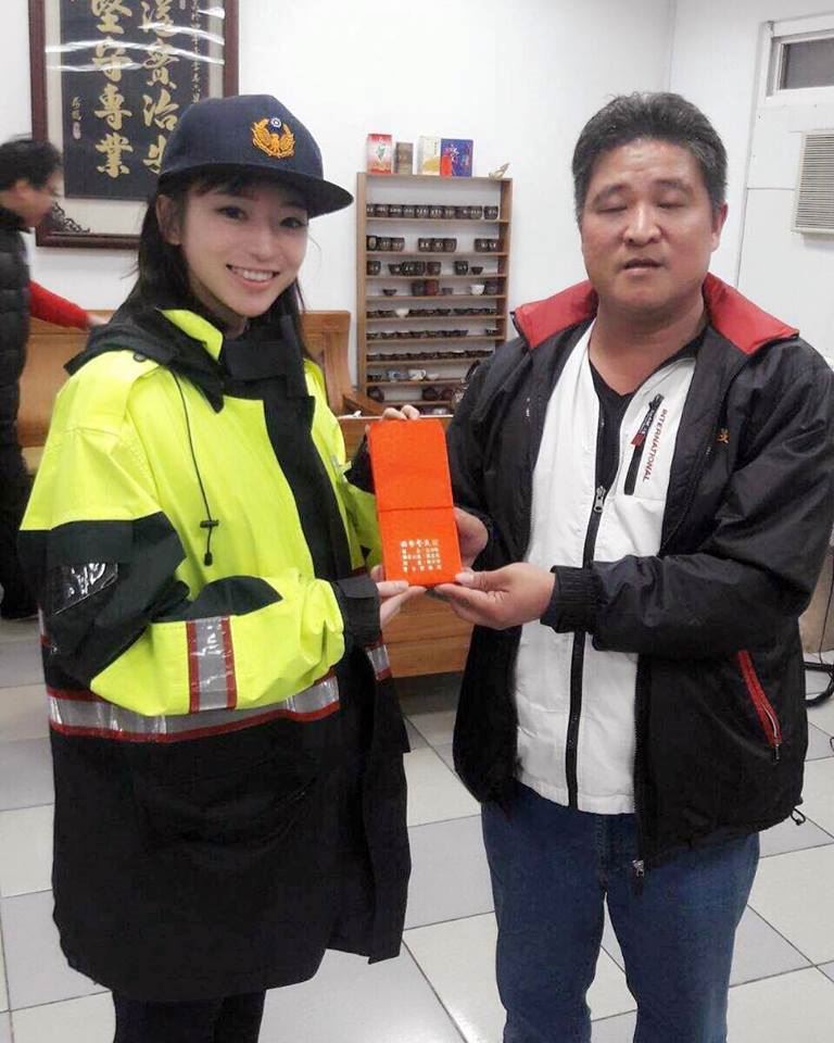 桃園平鎮正妹交通警察Angel Lin，生活照超犯規身材讓人驚呆！