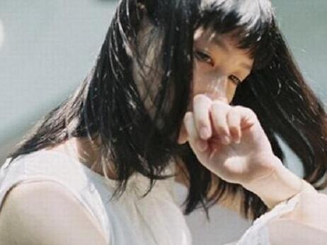 我帶著女兒再嫁，丈夫每天非要親自哄女兒睡，打開衣櫃，我嚇傻了！