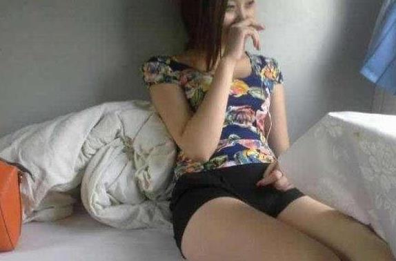 姑娘這是在玩行為藝術嗎，看了讓人上火，頂不住了！