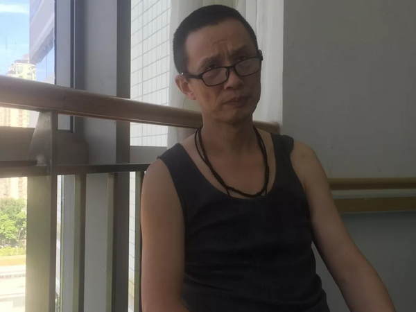 兄妹情深！「替無法醒來妹妹把屎把尿」照顧8年吃睡都在病房　「1年回家半個月」妻子鬧離婚也不讓步
