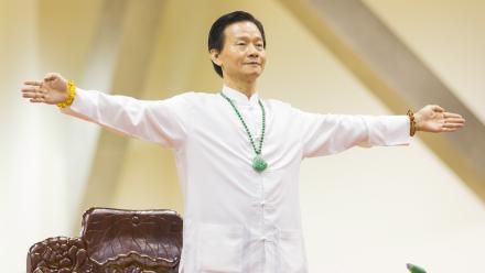 日本人視力剩0.1「決定向妙禪求救」　師父一發功「奇蹟再度降臨」網友狂吐槽！