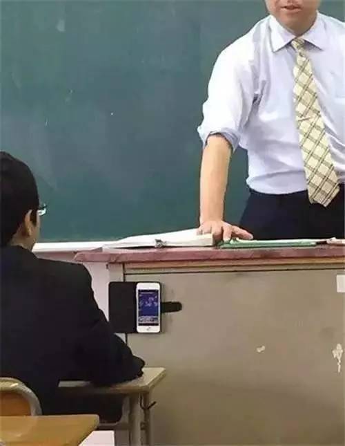 妹子明知道我叫她出門游泳卻不穿泳衣，這結果後悔了吧！笑得我重複看了幾遍！