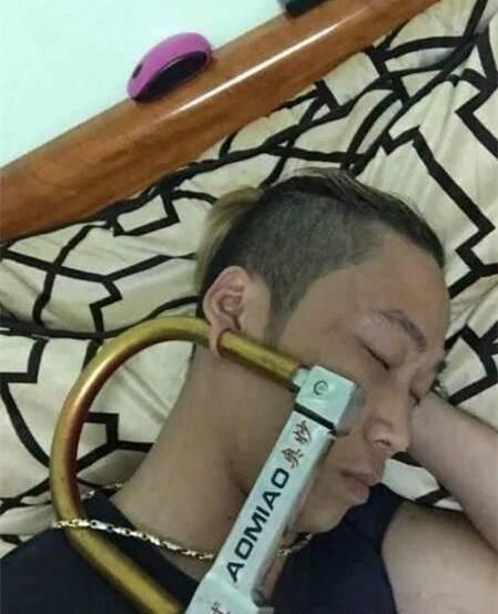 妹子明知道我叫她出門游泳卻不穿泳衣，這結果後悔了吧！笑得我重複看了幾遍！