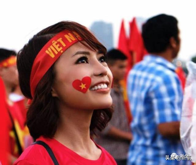 長得醜被罵到想輕生，換頭後逆襲成翻版高圓圓，讓人驚豔！
