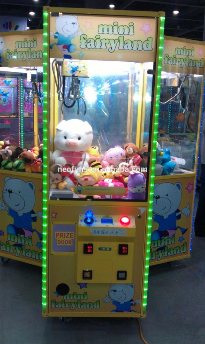 他夾娃娃「花10元就夾到1900元音響」超幸運！但下一秒「警察上手銬帶走」，這樣犯法了！