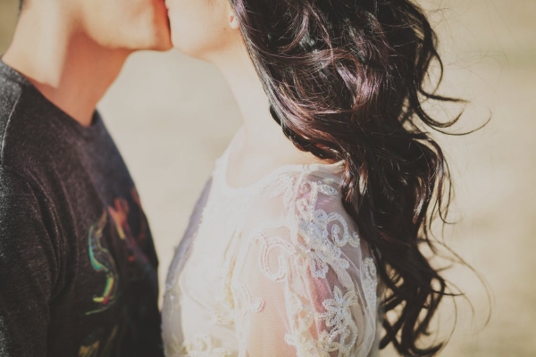 「愛你，就要這樣吻你」！12星座 最喜歡「Kiss」的方式！