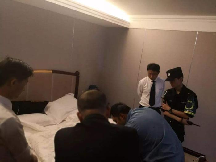 遊客住酒店時，為什麼要先拔電視機插頭，不知情的可以看看！