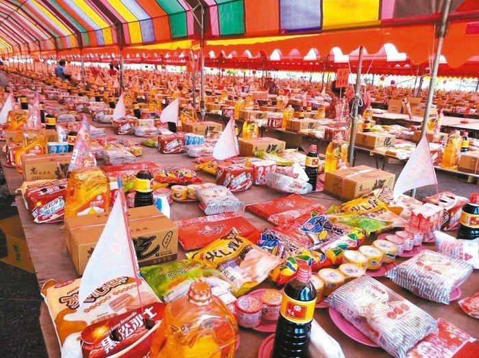 每月當普渡在拜！餐廳老闆「半年虧百萬」還被追債　忍不住嗆好兄弟「有種一起餓扁」隔天看帳單傻了 