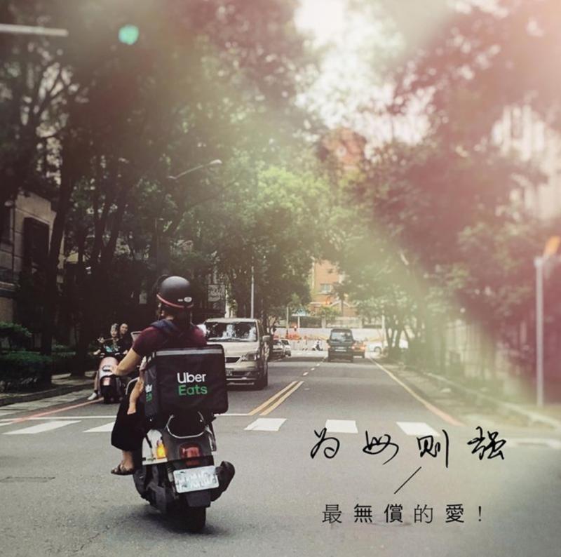 看了好鼻酸 ! 外送平台夯老夫妻騎車組隊外送「為了生活再老也要拼咩」！